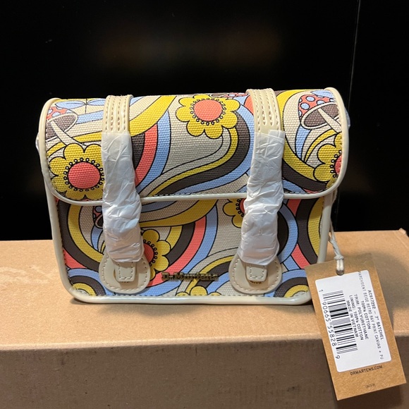 🍄‍🟫DR MARTENS 7 INCH RETRO RAY CANVAS CROSSBODY BAG NWT - Picture 2 of 6